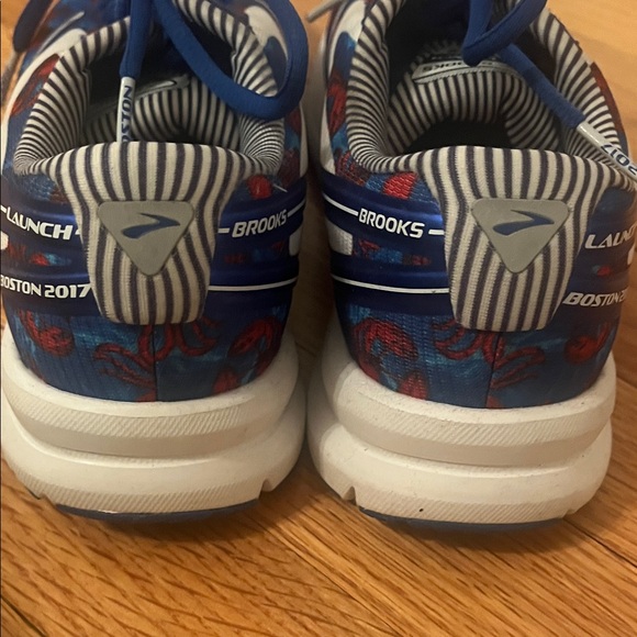 Brooks Sneakers - Blue and Red Lobster Design for Boston 2017 Marathon - Picture 2 of 9